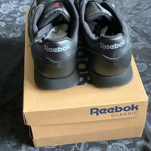 Black Classic Reebok - Picture 3 of 4
